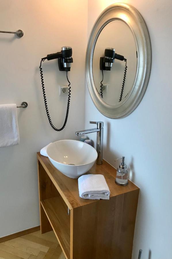 Zimmer & Appartements In Der Gamlitzerstrasse Apartment Ehrenhausen
