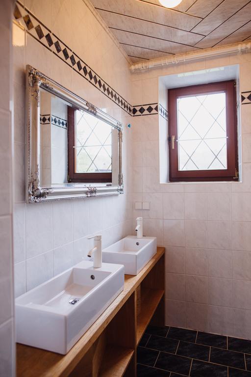 Zimmer & Appartements In Der Gamlitzerstrasse * Ehrenhausen